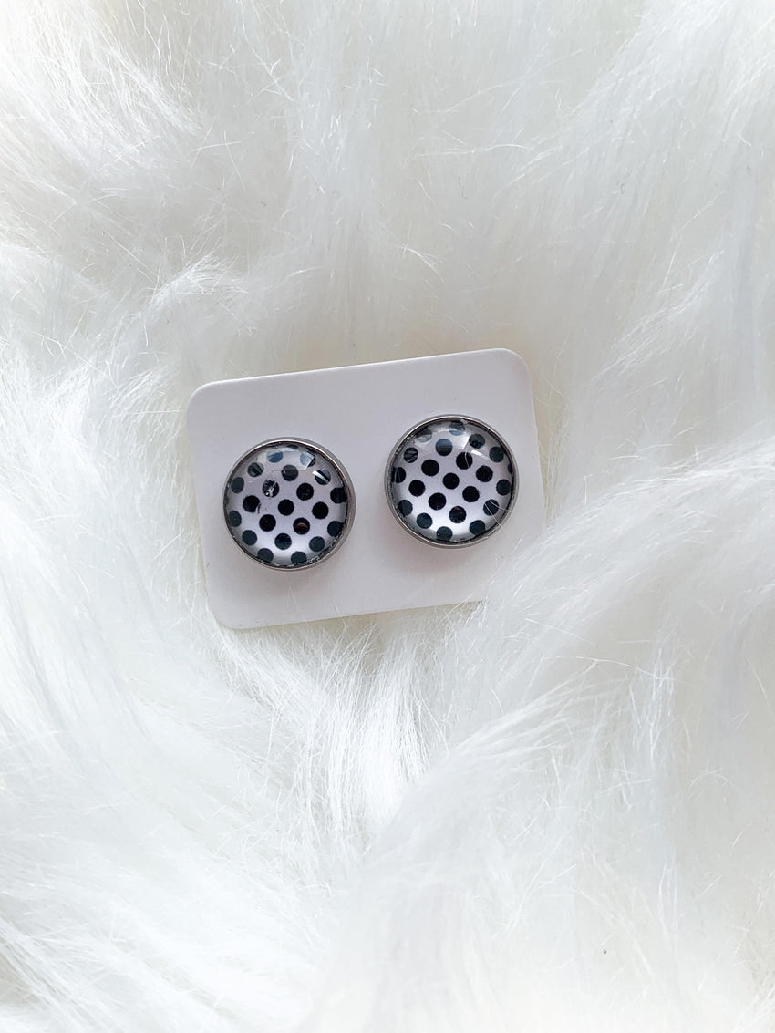 White and Black Polka Dot Cab Stud (12mm)