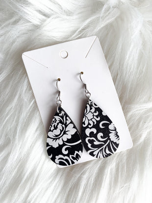 Black and White Filigree